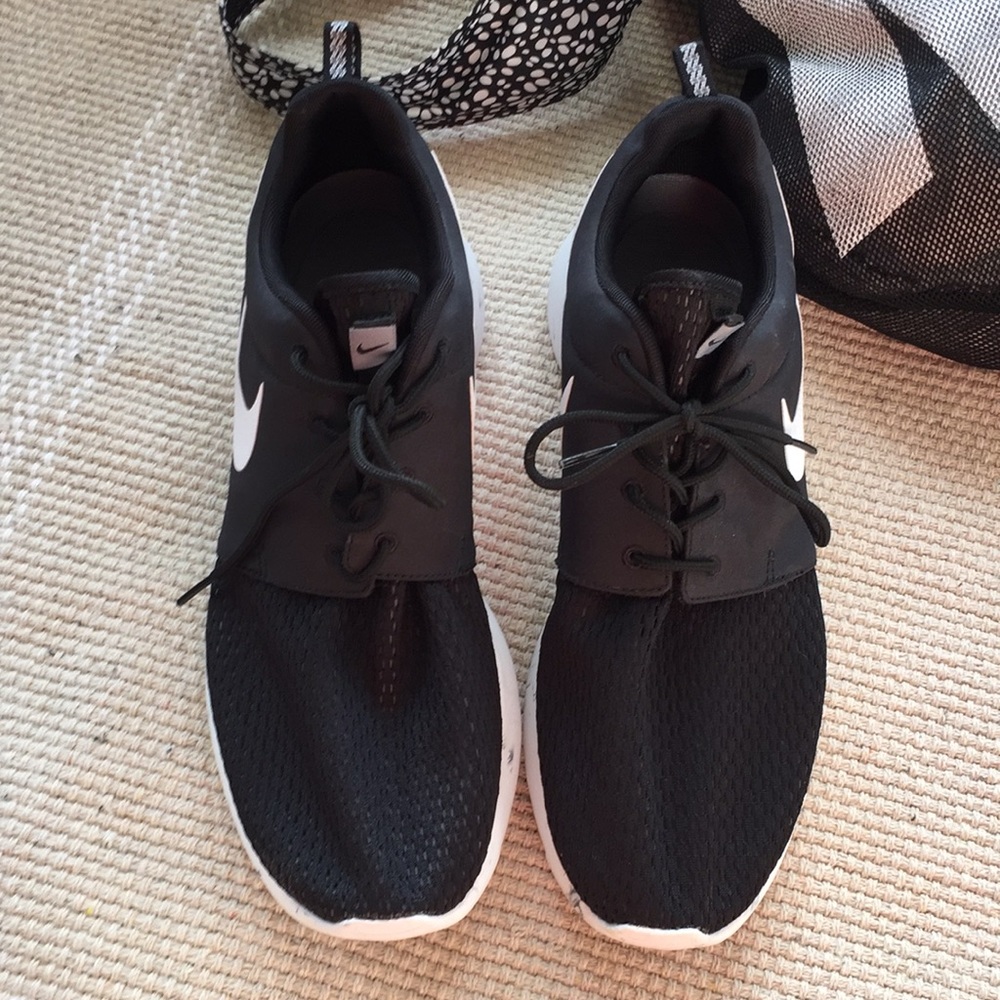 NWOT Nike shoes - Picture 3 of 9